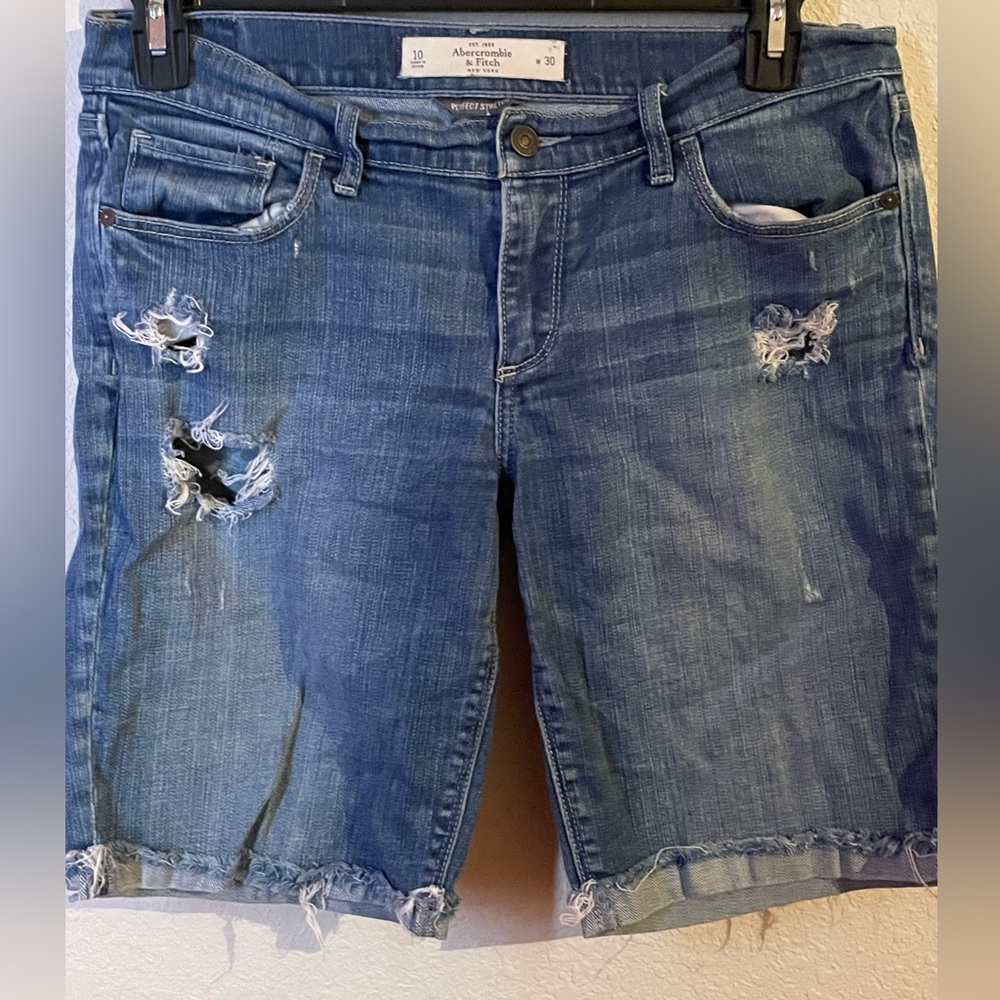 Abercrombie and Fitch distressed shorts size 30